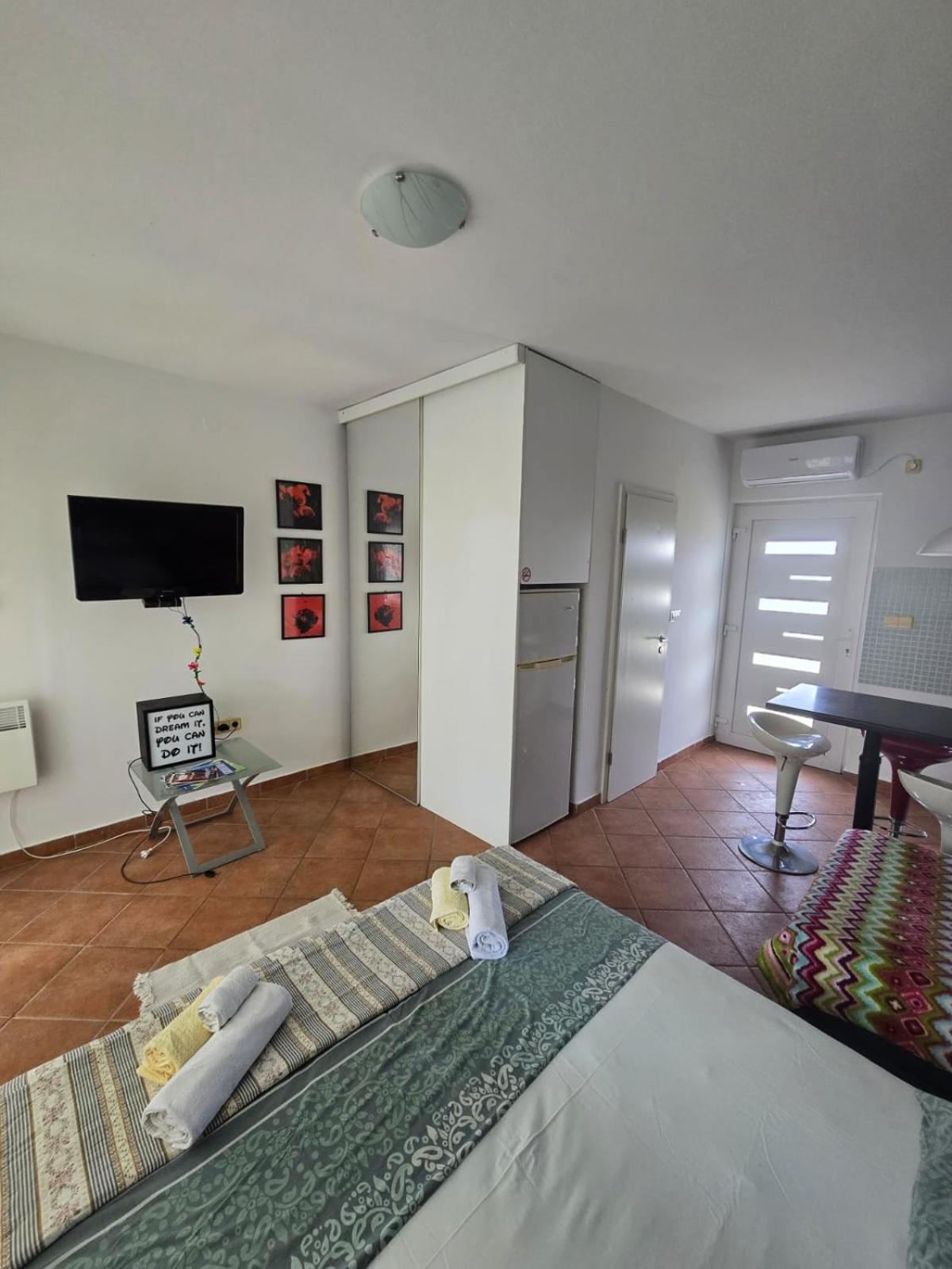 Sukosan Studio Apartman 외부 사진